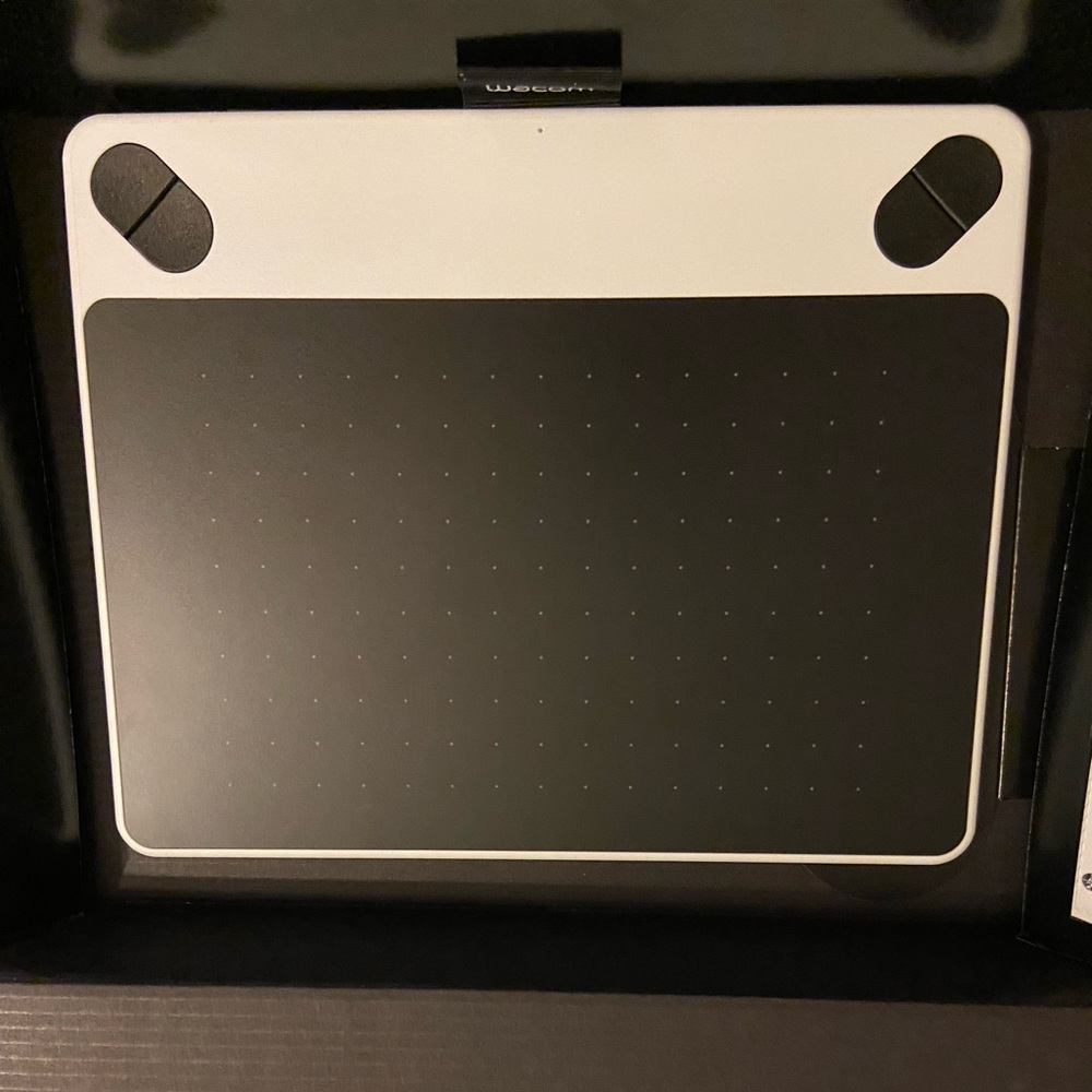 Wacom Intuous Digital Drawing Tablet - Picture 3 of 9